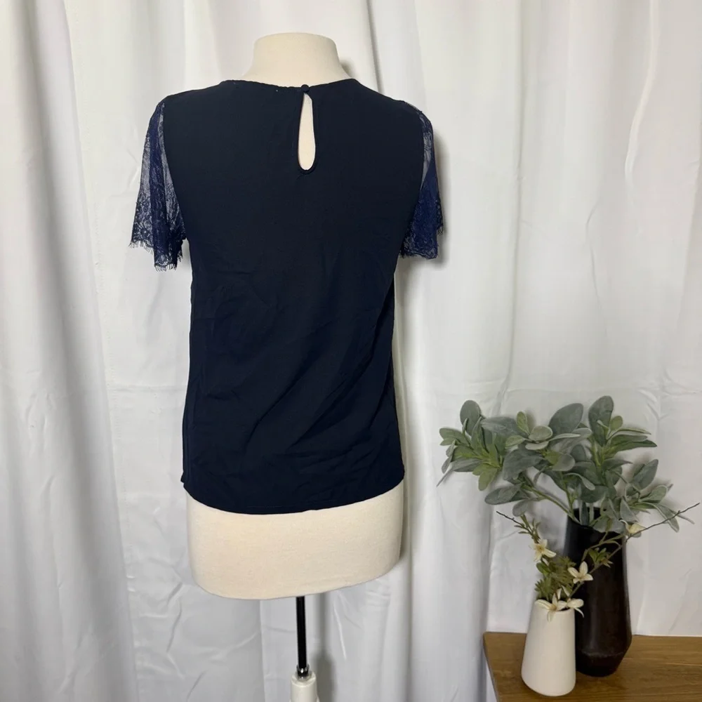 3/$20 41 Hawthorn Navy Blue lace detail Short Sleeve top women’s size small